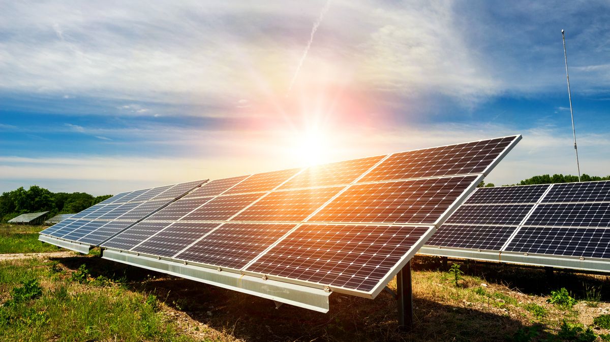 V Česku vznikl nový solární obr, desítky elektráren koupil od Číňanů
